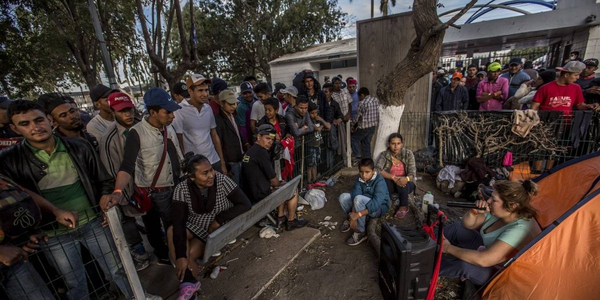 Más de 200 migrantes reciben ofertas de empleo en la frontera de México con EU